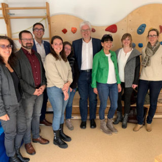 Besuch ÖGK-Obmann Huss im forKIDS Therapiezentrum Innsbruck im März 2023.